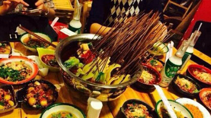 地道家鄉(xiāng)味兒,就品串串香